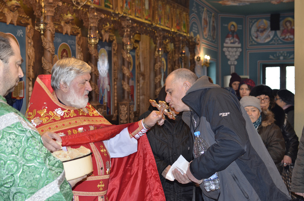 Храмът "Св. Йоан Рилски" в Бургас отбеляза Богоявление с празнична литургия и безценно дарение