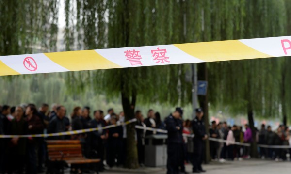 Китаец нападна деца в начално училище, рани 20