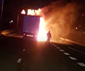 Български тир изгоря край Кале, мигрантите нападнали шофьора