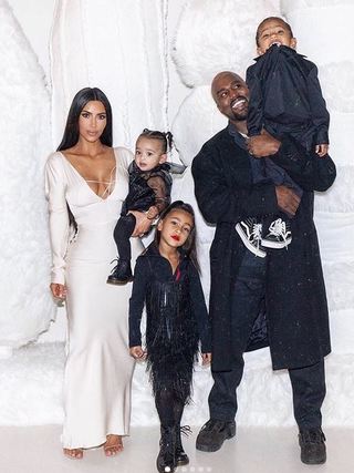 Ким обзаведе бебетата с дамски чанти на Louis Vuitton