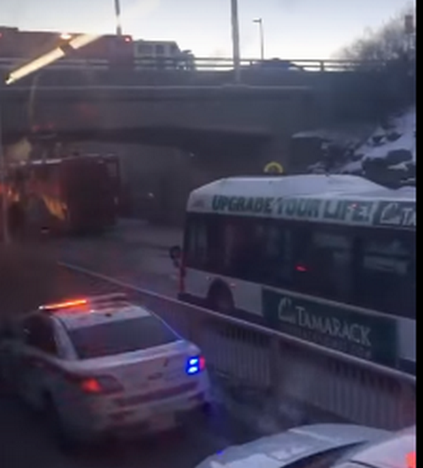 Двуетажен автобус се вряза в спирка, трима загинаха (ВИДЕО)