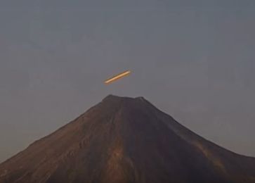 НЛО летя над вулкана Попокатепетъл, извънземните имали тайна база там (ВИДЕО)