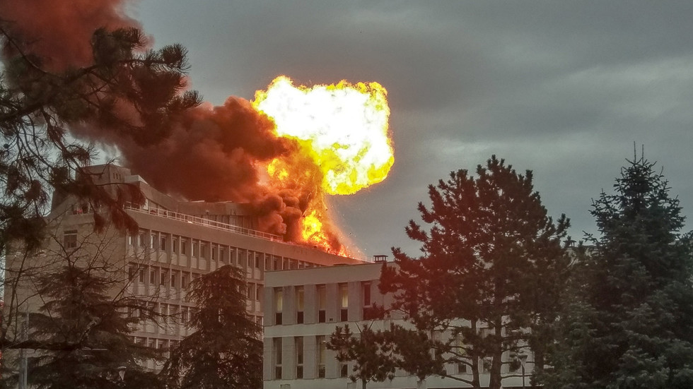Извънредно! Огромни експлозии в университета в Лион (ВИДЕО)