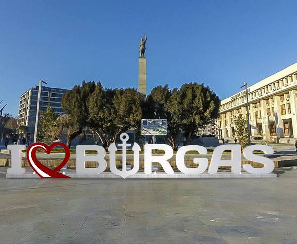 Сменят локацията на арт инсталацията „Аз обичам Бургас”