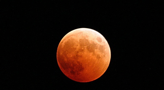 Утре рано сутринта ни очаква "Кървава луна"