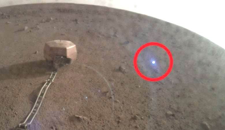 Мистерия: Светлина се появи на Марс (ВИДЕО)