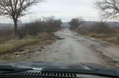 Това ли е най-ужасният път в България? (СНИМКИ/ВИДЕО)