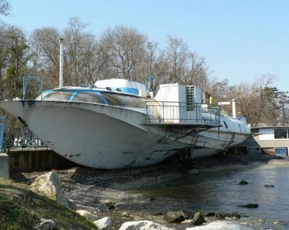 Как кометите, които свързваха Бургас и Варна по море бяха дадени за скрап и превърнати в атракция