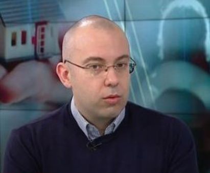 Икономистът Калоян Стайков: Внимавайте с кредитите, възможно е замразяване на заплати! (ВИДЕО)