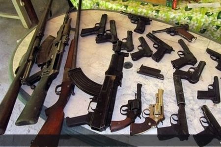 Удар на ГДБОП! Разбиха опасна банда за търговия с оръжие и лихварство