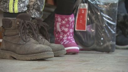 „Вярваме в доброто”: Ученици дариха нови обувки за свои връстници в нужда