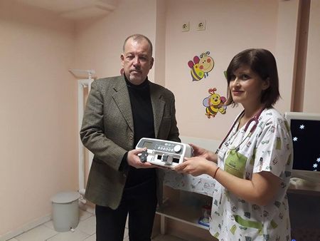 Бургаски масони дариха важна апаратура на Отделението по неонатология на УМБАЛ-Бургас