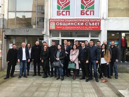 Ръководството на Младежко обединение в БСП поздрави новите членове на обединението в Бургас