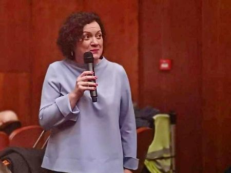 ГЕРБ Бургас номинира Ивелина Василева за евродепутат