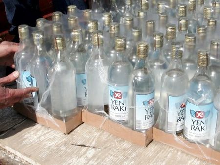 Пресушаването на Босфора: €23 за бутилка и изчезващите кръчми в Истанбул