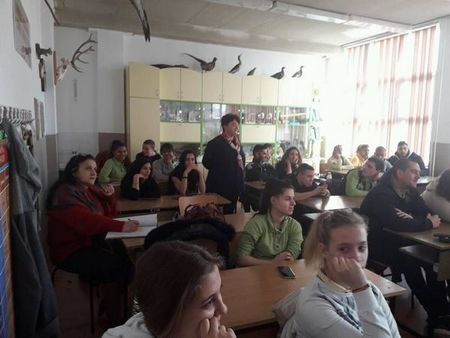 Ученици от Приморско питат как да кандидатстват в МВР