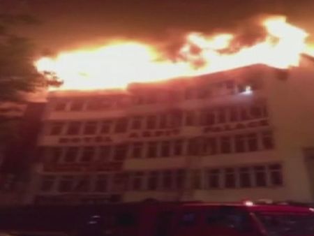 Трагедия в индийски хотел, 17 загинали при пожар
