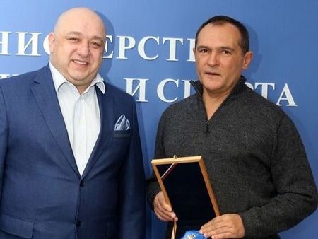 Официално: Васил Божков склони, поема Левски