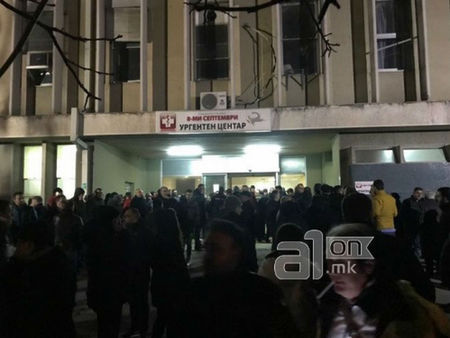 Ужас и сълзи пред болницата в Скопие: Още не могат да разпознаят загиналите, сред тях намериха син на депутат