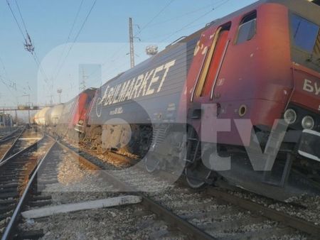 Извънредно: Влак дерайлира край Пловдив