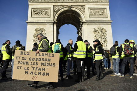Отново протест на "жълтите жилетки" в Париж