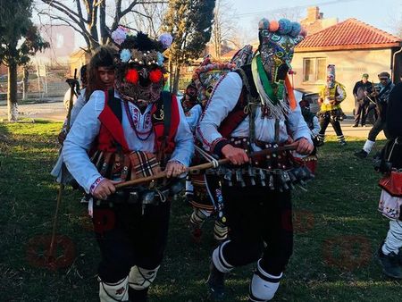 Трояново възроди традицията, след 8-годишен застой Кукеровден завладя селото
