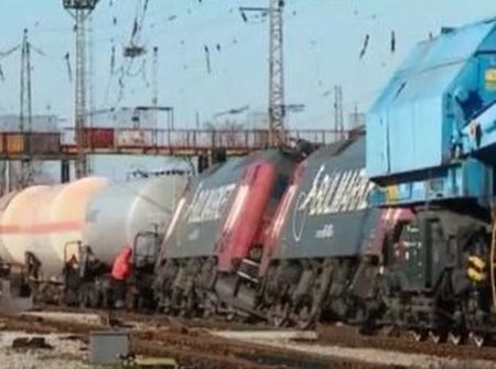 Разследват има ли пропадане на железния път под дерайлиралия влак в Пловдив