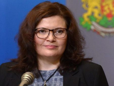 Малина Крумова става шефка на новата мега пътна агенция