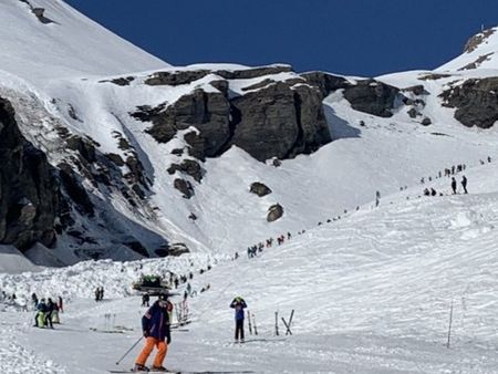 Загина човек в Алпите, падна лавина
