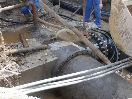 Община Созопол подменя старата водопроводна мрежа на Зидарово