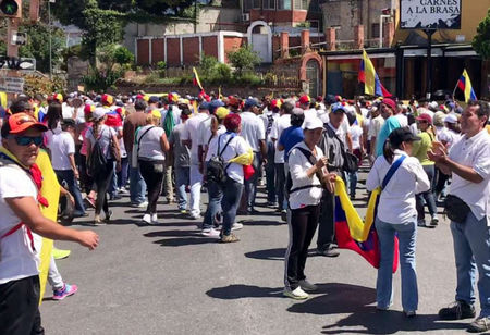Напрежението ескалира! Военни откриха огън срещу протестиращи във Венецуела