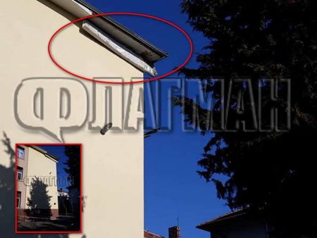 Запушен улук е причината да се откърти огромното парче от покрива на Славейковото училище в Бургас