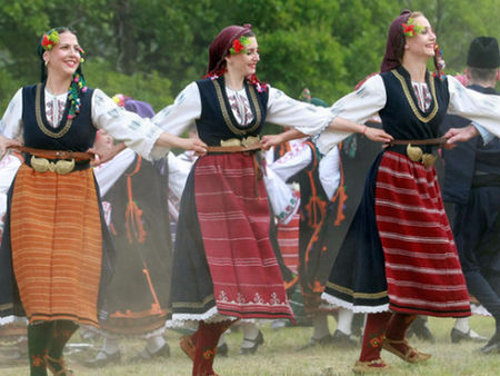 Българи по света се хващат на хоро по случай 3 март