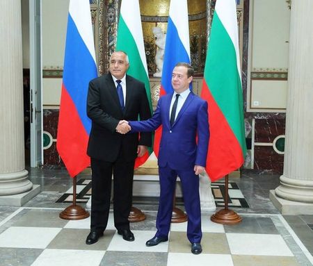Премиерът Борисов посрещна руския си колега, вижте церемонията НА ЖИВО