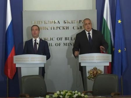 Медведев и Борисов откриват бизнес форум за туризъм