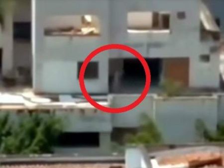 Мистерия: Призрак се появи в къщата на Пабло Ескобар преди да бъде разрушена