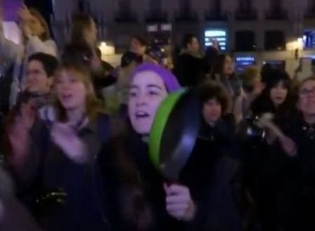 Стотици испанки удряха тенджери и тигани на протест за правата на жените