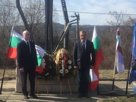 НФСБ почете паметта на жертвите от атентата при гара Буново