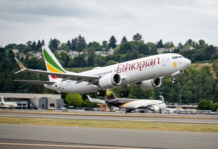 Самолет със 157 пътници на борда катастрофира