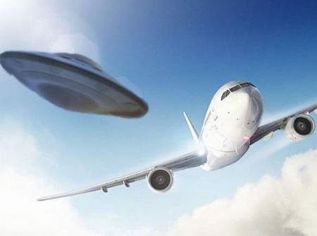 Летяща чиния изплаши пътниците на самолет