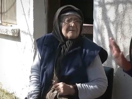 Незряща баба остана на улицата и обвини съседка, че я е измамила