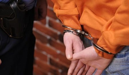 Английският престъпник, задържан в Бургас, отива за 72 часа зад решетките, издирвали го заради грабеж в автосервиз