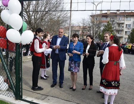 Вижте новото бижу на Айтос, кметът Васил Едрев, зам.-министър и депутат го откриха