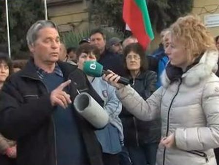 Българи протестират срещу скъпата вода и тръби, заради които боледуват от рак