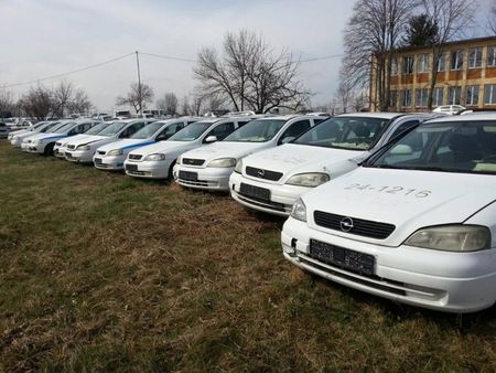 Купи патрулка за 270 лева, повози тъщата!