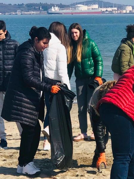 Ученици от ГРЕ „Георги С.Раковски” със страхотна инициатива, започват голямото почистване на бургаските плажове