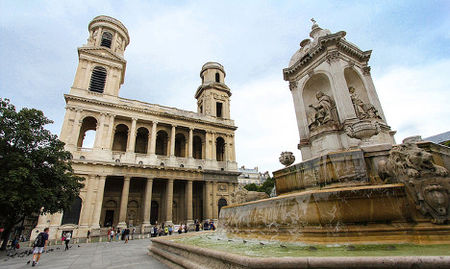 Пожар избухна в историческата църква в Париж, в която са снимани кадри от „Шифърът на Леонардо”