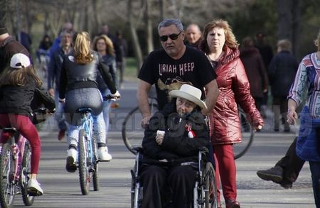 Коя е жената в инвалидна количка с Валери Симеонов?