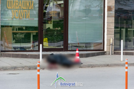 Гледката е страшна! Трупът на убитата шивачка лежи на тротоара в Ботевград (СНИМКИ 18+)