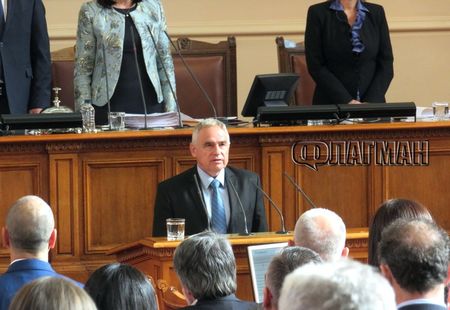 Нов депутат се закле в парламента, Марешки пак осигури кворума
